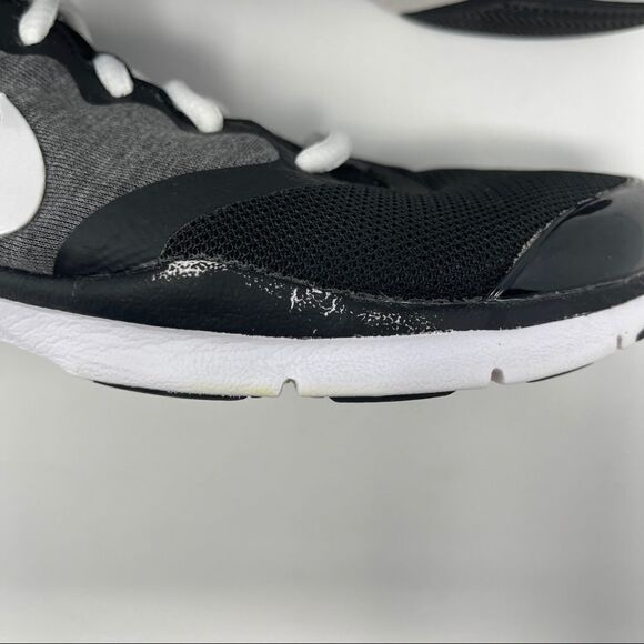 NIKE Women’s Size 7 Training Shoes 653543-001 Black Gray White Lightweight - Picture 4 of 13